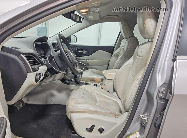 1C4PJMMX7MD242633 2021 JEEP CHEROKEE Silver Widok wnętrza z przodu
