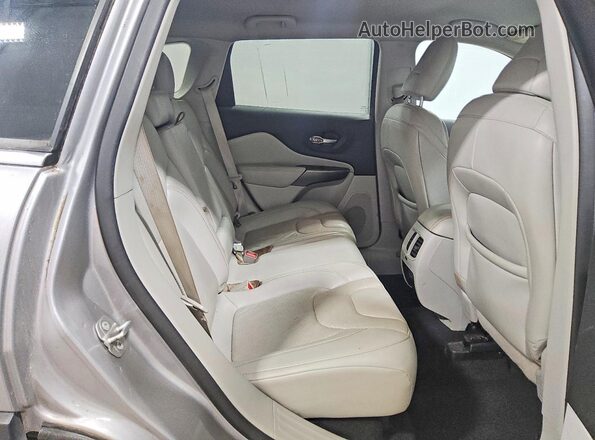 1C4PJMMX7MD242633 2021 JEEP CHEROKEE Silver Widok wnętrza z tyłu