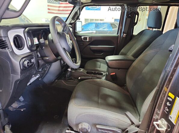 1C4PJXDN1RW109099 2024 JEEP WRANGLER Gray Вид салону спереду
