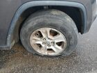 2016 Jeep Grand Cherokee Laredo Серый vin: 1C4RJEAG8GC359053 Damage: Right Front Tire, Cut, Replacement Required