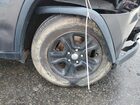 2016 Jeep Grand Cherokee Laredo Серый vin: 1C4RJEAG8GC359053 Damage: Left Rear Tire, Worn, Replacement Required