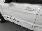 2018 Jeep Grand Cherokee Laredo Белый vin: 1C4RJEAG9JC111787 Damage: Left Front Door, Severe Damage, Replacement Required