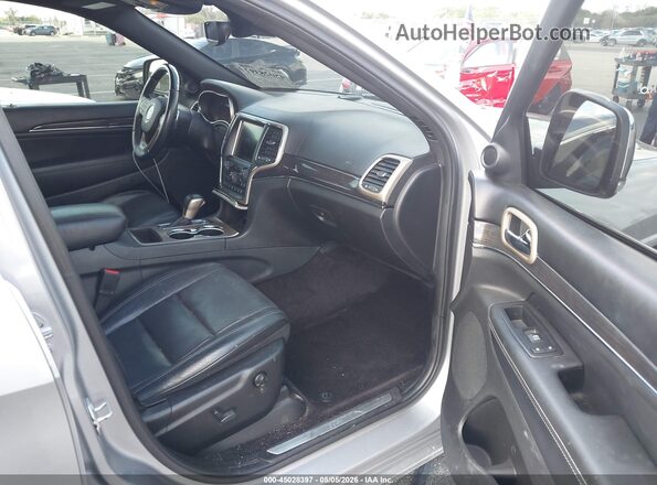 1C4RJECG8HC696773 2017 JEEP GRAND CHEROKEE Серебряный Вид салона спереди