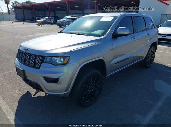 1C4RJFAG9HC753443 2017 JEEP GRAND CHEROKEE Серебряный Передняя левая четверть