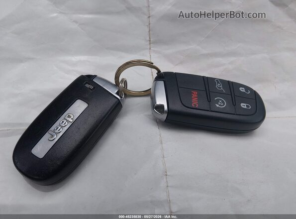1C4RJFBG2JC389094 2018 JEEP GRAND CHEROKEE Красный Вид панели приборов