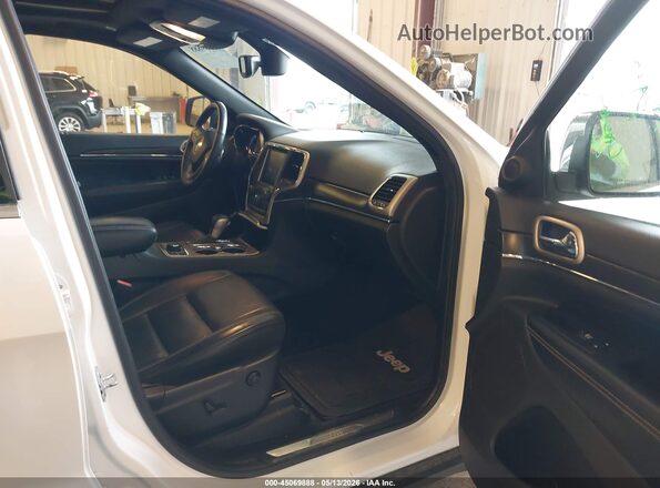1C4RJFBG4HC684093 2017 JEEP GRAND CHEROKEE White Widok wnętrza z przodu