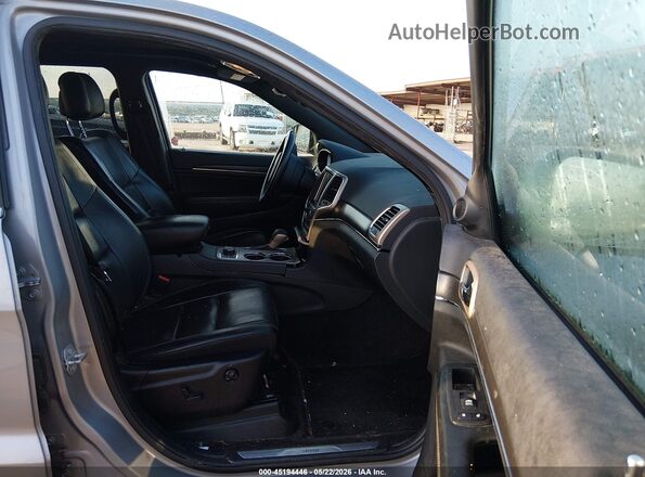 1C4RJFBG9HC852794 2017 JEEP GRAND CHEROKEE Серебряный Вид салона спереди