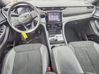 2025 Jeep Grand Cherokee Laredo Burgundy vin: 1C4RJHAG9SC357693