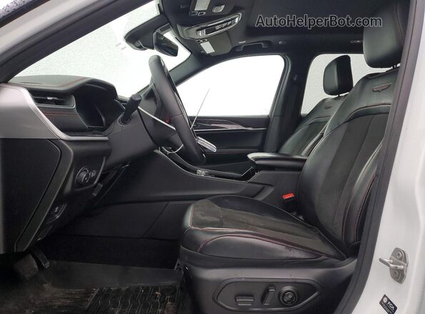 1C4RJHCG2N8623219 2022 JEEP GRAND Белый Вид салона спереди