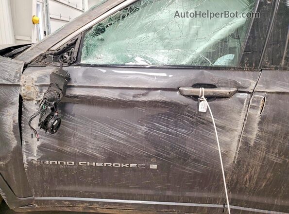 1C4RJHDG8PC668986 2023 JEEP GRAND Серый Вид салона спереди