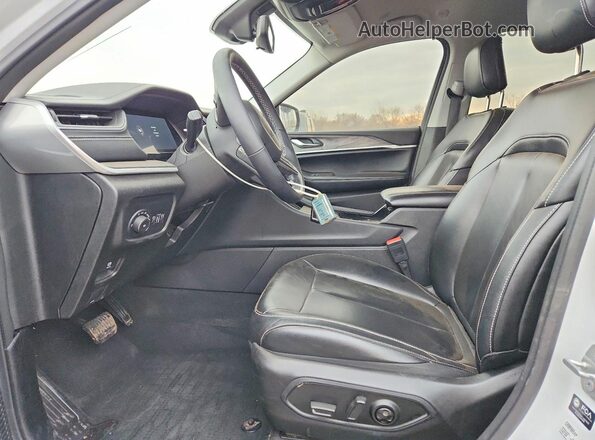 1C4RJKBGXP8731802 2023 JEEP GRAND Белый Вид салона спереди