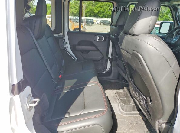 1C4RJXFNXTW232798 2026 JEEP WRANGLER White Rear seats view
