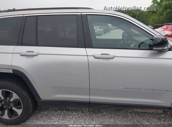 1C4RJYB63RC121072 2024 JEEP GRAND CHEROKEE 4XE Silver Widok wnętrza z tyłu