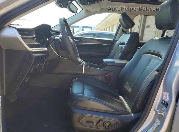 1C4RJYB68PC649557 2023 JEEP GRAND Серебряный Вид салона спереди