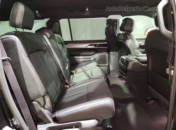 1C4SJSBP4TS163772 2026 JEEP GRAND Black Vista interior trasera