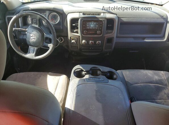 1C6RR6FG0KS500565 2019 RAM 1500 White Widok deski rozdzielczej