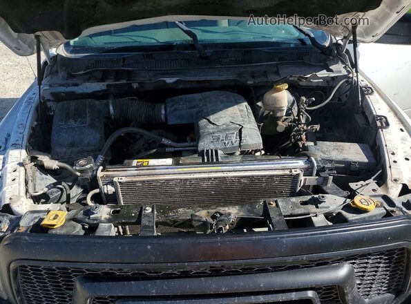 1C6RR6FG0KS500565 2019 RAM 1500 White Widok wnętrza z tyłu