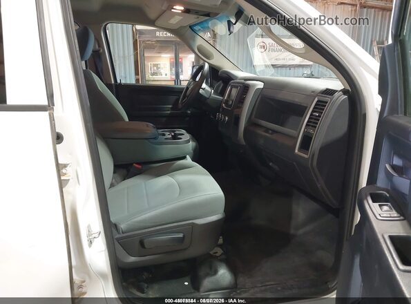 1C6RR6FG2JS296544 2018 RAM 1500 Белый Вид салона спереди