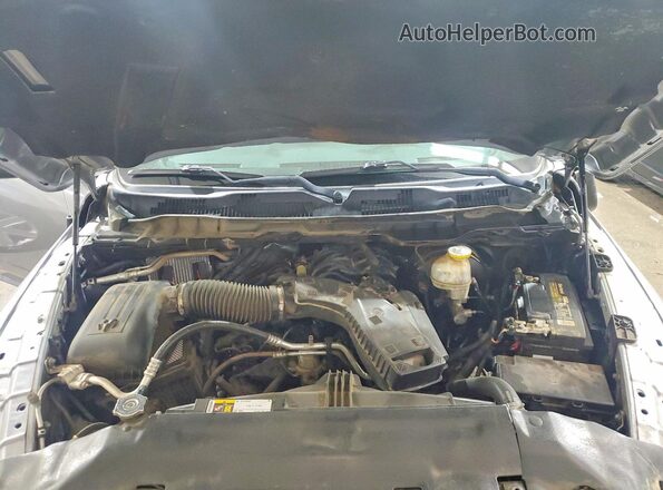 1C6RR6FG5KS590487 2019 RAM 1500 Серебряный Вид задней части салона