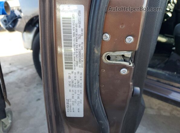 1C6RR6FG5KS609121 2019 RAM 1500 Brown Widok komory silnika