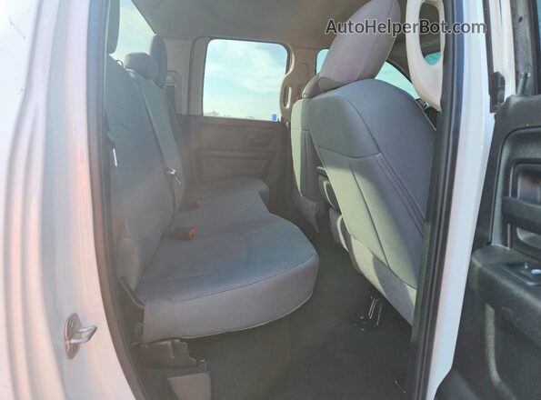 1C6RR6FG7JS259604 2018 RAM 1500 White Vista de los asientos traseros