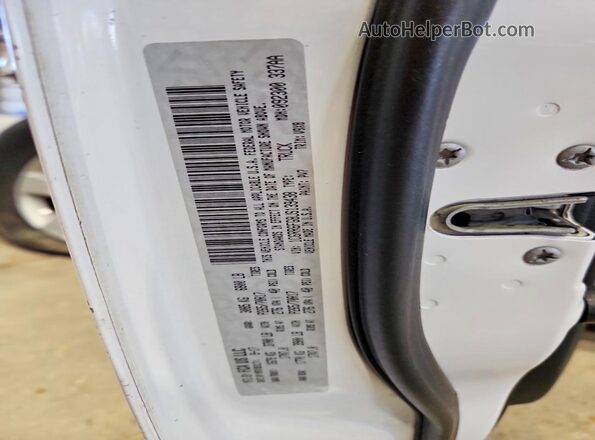 1C6RR6FG8JS139438 2018 RAM 1500 White Widok komory silnika