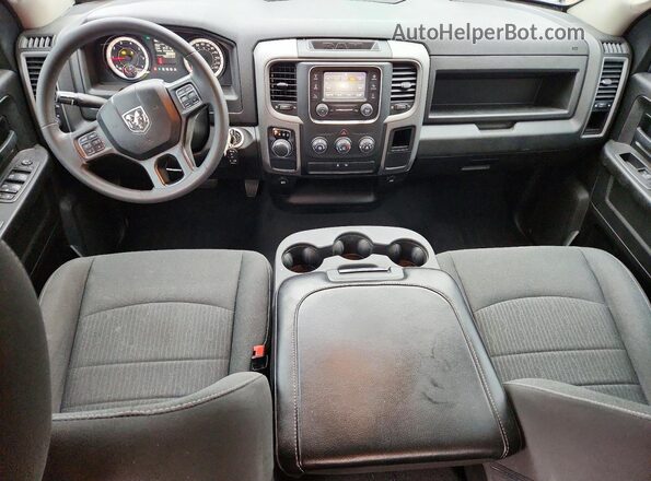 1C6RR6FG8MS530920 2021 RAM 1500 Серебряный Вид панели приборов