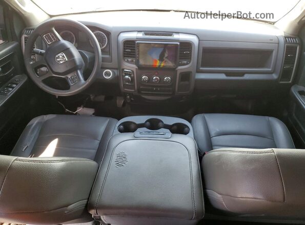 1C6RR6FG9JS280308 2018 RAM 1500 Белый Вид панели приборов