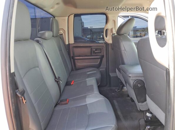 1C6RR6FG9JS280308 2018 RAM 1500 Белый Вид задних сидений