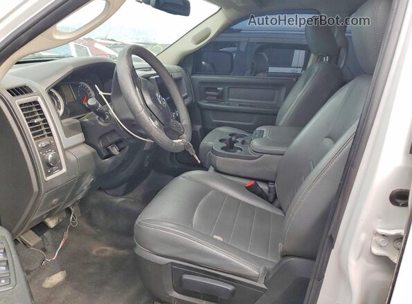 1C6RR6FG9JS280308 2018 RAM 1500 Белый Вид салона спереди
