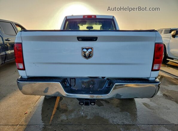 1C6RR6FGXJS262948 2018 RAM 1500 Белый Вид сзади