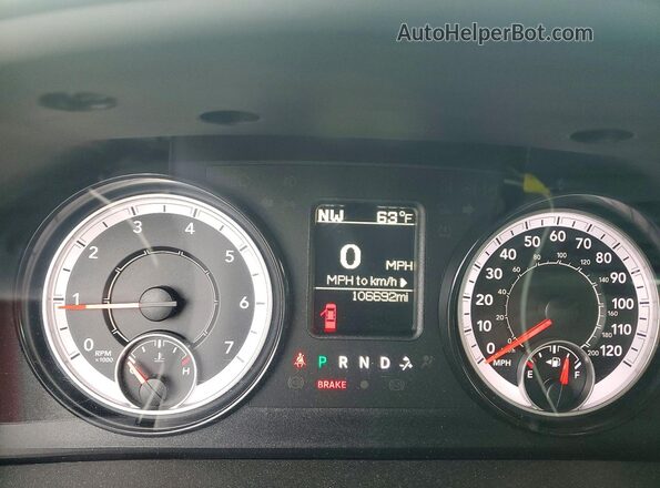 1C6RR6FT4JS207845 2018 RAM 1500 Бордовый Вид щитка приборов