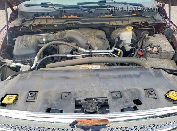 1C6RR6FT4JS207845 2018 RAM 1500 Бордовый Вид задней части салона
