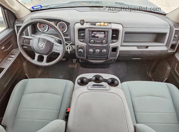 1C6RR6FT4KS745902 2019 RAM 1500 Black Widok deski rozdzielczej