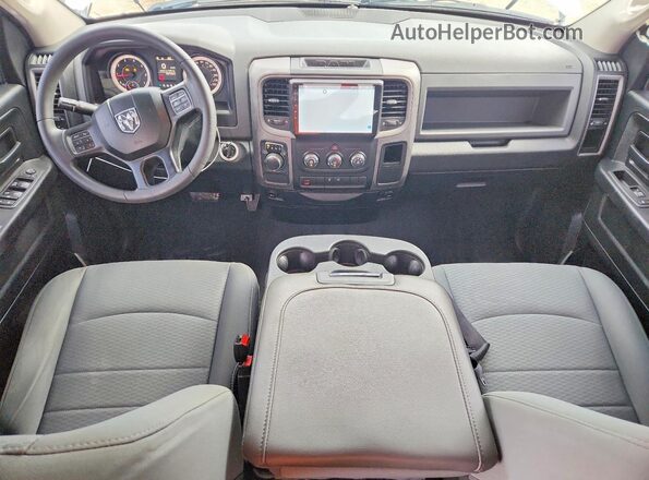 1C6RR6FT5JS238943 2018 RAM 1500 Белый Вид панели приборов