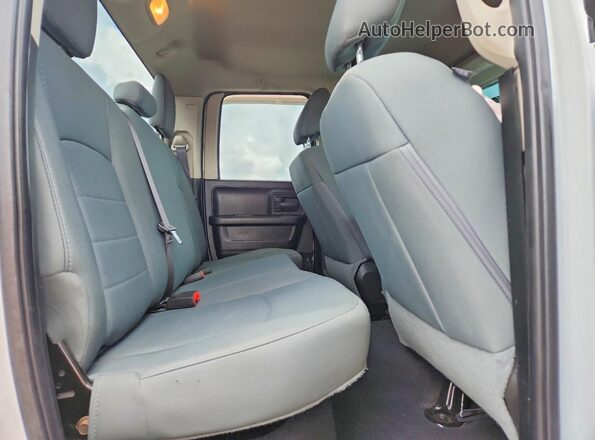1C6RR6FT5JS238943 2018 RAM 1500 Белый Вид задних сидений