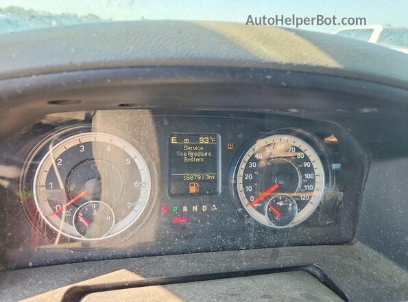 1C6RR6GT7JS169056 2018 RAM 1500 Белый Вид щитка приборов