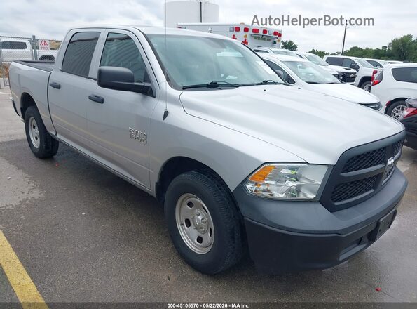 1C6RR6KG1JS303621 2018 RAM 1500 Silver Przód prawy