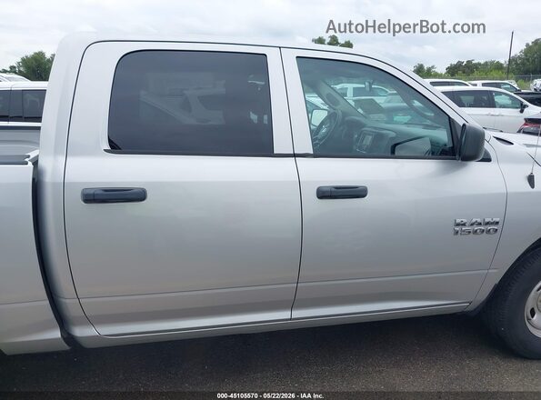 1C6RR6KG1JS303621 2018 RAM 1500 Silver Widok wnętrza z tyłu