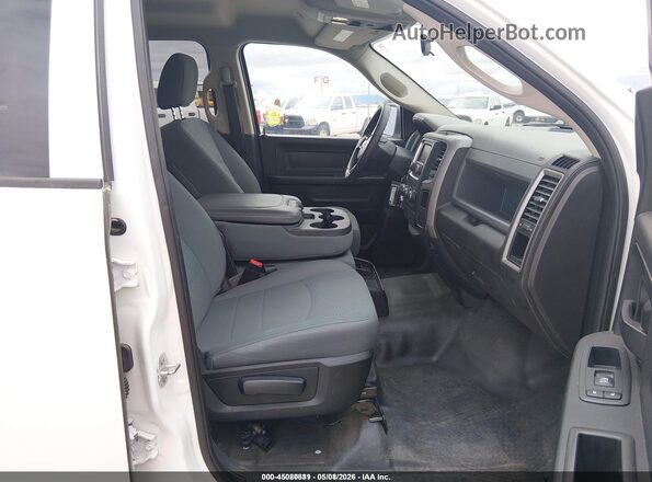 1C6RR6KG2JS303630 2018 RAM 1500 Белый Вид салона спереди