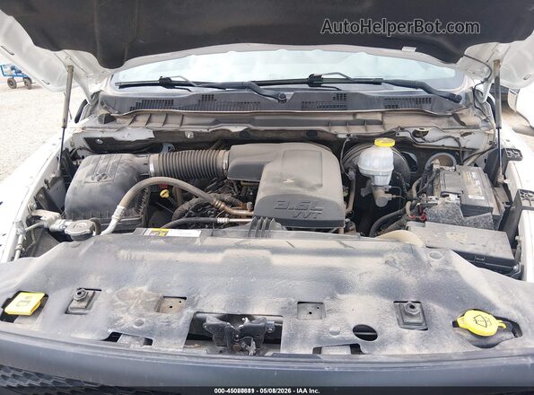 1C6RR6KG2JS303630 2018 RAM 1500 Белый Вид сзади