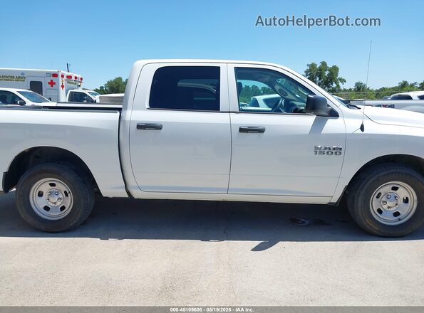 1C6RR6KG3JS303619 2018 RAM 1500 White Widok wnętrza z tyłu