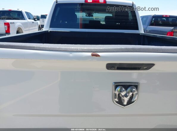 1C6RR6KG3JS303619 2018 RAM 1500 White Widok z przodu