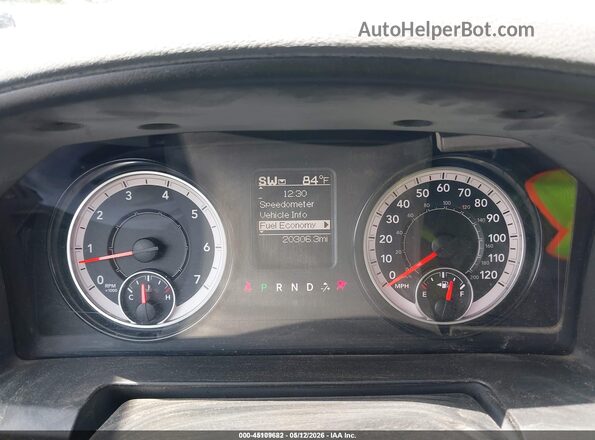 1C6RR6KG5JS296561 2018 RAM 1500 Gray Widok tylnych siedzeń