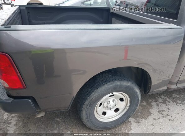 1C6RR6KG5JS296561 2018 RAM 1500 Gray Widok wnętrza z tyłu