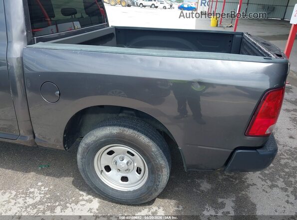 1C6RR6KG5JS296561 2018 RAM 1500 Gray Widok zestawu wskaźników