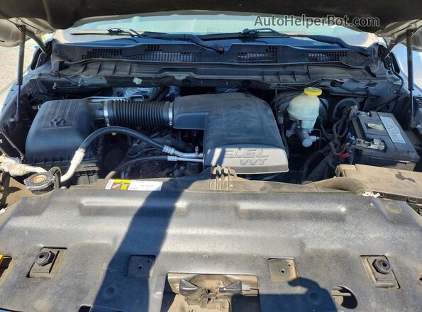 1C6RR6KG6HS598788 2017 RAM 1500 Серебряный Вид задней части салона