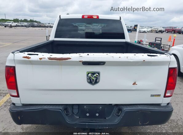 1C6RR6KG9JS298605 2018 RAM 1500 White Widok wnętrza z tyłu