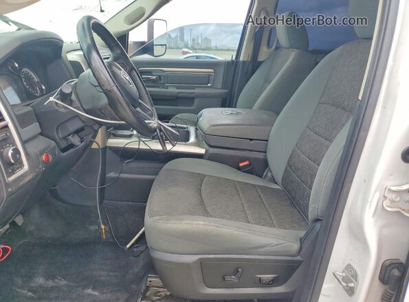 1C6RR6LT3JS123813 2018 RAM 1500 White Widok wnętrza z przodu