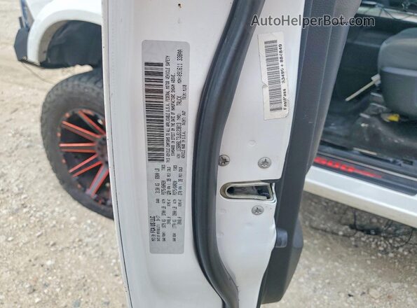 1C6RR6LT3JS123813 2018 RAM 1500 White Widok komory silnika